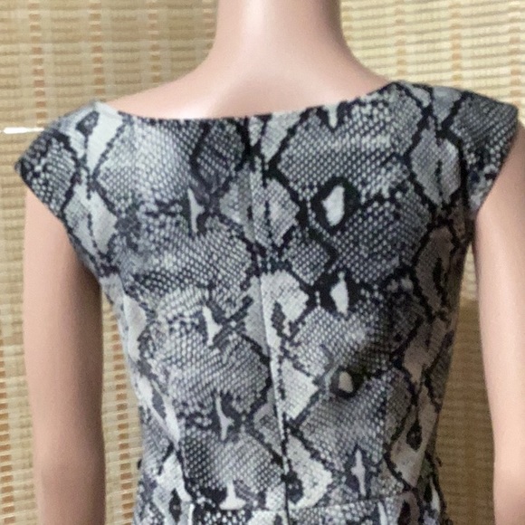 LONDON TIMES DRESS - Picture 5 of 9